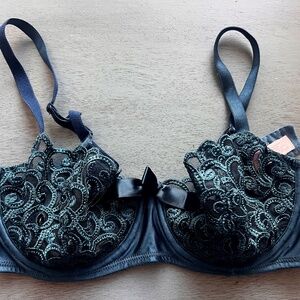 Victoria Secret lace push up bra unlined